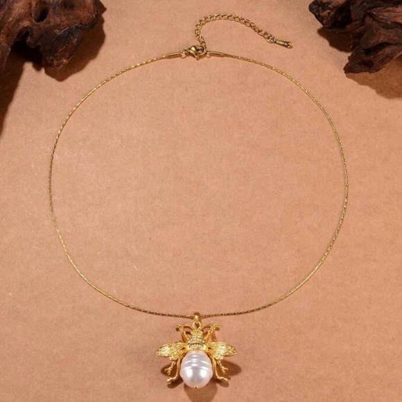 Pearl Abdomen Bee~ Striated Rippled Tomenta Bumblebee Honeybee 3D Steel Necklace - Picture 10 of 13